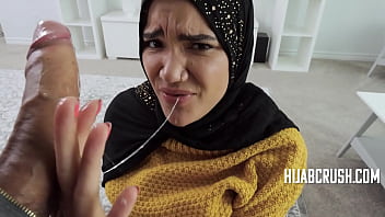 Remaja Berhijab Tak Puas Dengan Syarat-syarat Kakak Tiri – Naudi Nala