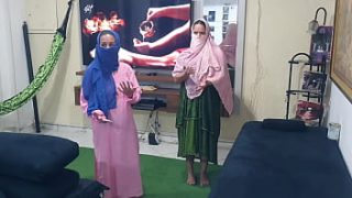 Setelah Pijat Tantra, Sang Putri Desi Perawan Ditawarkan