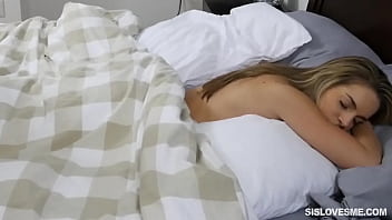 Kimmy Grang Terbangun Dengan Tubuh Basah Dan Perih Setelah Digilir Abang Tirinya Sepanjang Malam!