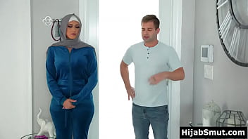 Gadis Muslimah Perawan Digerogoti Tetangga Sampai Meraung-raung