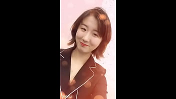 Analis Keuangan Terkenal Tiongkok, Dorrit Yaqi, Sedang Menghisap Kontolku Dengan Penuh Gairah