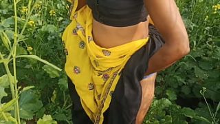 सरसों के खेत में ममत की पत्नी को उसके पति ने मौका पाकर जबरदस्त चुदाई दी, साफ हिंदी आवाज़ में चीखें गूंजी बाहर