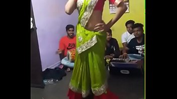 Bhabhi Seksi Yang Menggoda