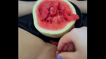 Melon Manis Memperbanyak Orgasme Wanita Rumahan – Video Panjang Porno Arab 2025 – Amatir Saudi Terbaik – Putih Salju Arab Masturbasi Nafsu – Fetish Makanan Ekstrem – Buah Di Pussy Sempit Remaja – Gadis – Los Angeles – Usa