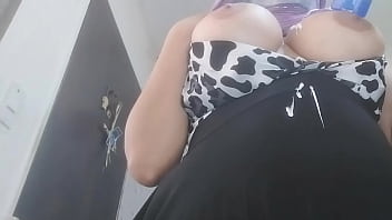Wanita Arab Berjilbab Panas Menggoda Tampilkan Pantatnya Dan Semburkan Cairan Di Webcam Demi Uang, Melanggar Ajaran Agama