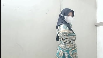 Menggoda Istri Tetangga Yang Kesepian Di Ranjangnya Saat Sang Suami Pergi Mencari Nafkah