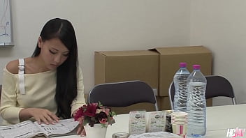 Gadis Jepang Ren Azumi Tergila-gila Menelan Dua Kontol Ganas