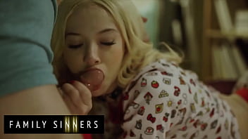 Kenzie Reeves Yang Menggoda Menggenggam Dan Menguasai Kontol Besar Saudara Tirinya, Nathan Bronson, Dalam Adegan Keluarga Yang Penuh Dosa Dan Nafsu.