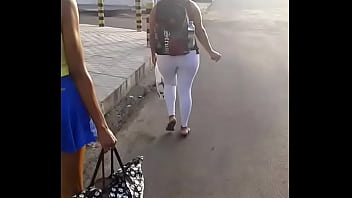 Lidi Yang Menggoda Dengan Langkah Seksi