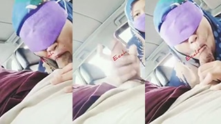Jilbab Biru Buka-bukaan Di Dalam Mobil