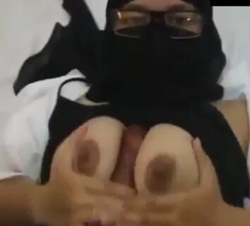 Tante Berhijab Cadar Yang Menggoda Dan Menggairahkan