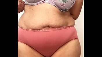 Gadis India Seksi Melepas Gaun Formalnya Hingga Tersisa Lingerie Menggoda