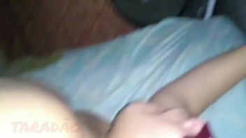 Mengerang Dan Menembakkan Sperma Ke Dalam Pantat