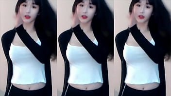 Em Gái Trung Mặc Váy Ngắn Cưỡi Tàu Lượn ướt át