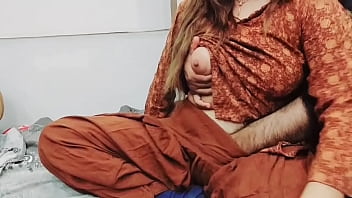 Ibu Tiri Pakistan Ngentot Dubur Suami Sambil Potong Sayur Dengan Suara Hindi Yang Panas