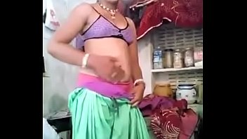 Desi Bhabi Yang Panas Dan Menggoda