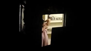 Desi Bhabhi Panas Menggoyangkan Pussy Yang Basah