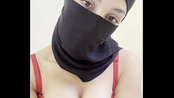 Gadis Hijab Arab Berkerudung Menggoda Payudara Besar Dan Tetek Bulat Sempurna