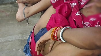 Desi Bhabhi Ganas Ngentot Perawan Di Ranjang Dengan Suara Erang Hindi