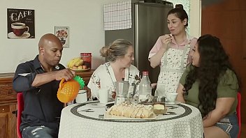 Rumah Mesum – Suami Dikibulin, Ibu Gatel, Dan Pembantu Ngentot Semua Orang | Emme White, Alessandra Maia, Agatha Ludovino, Capoeira