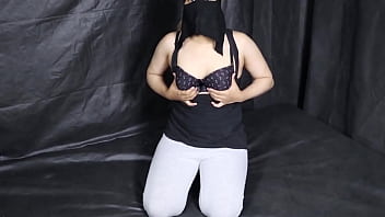 Mainin Memekku Sampai Air Susuku Mengucur Deras Di Celahnya, Saksikan Aku Sarah Si Jalang Haus Sperma