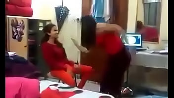 Garam Mastī: Hostel Ki Raat Mein Chudakkad Chutkule