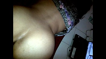 Mami Indonesia Bergoyang Dengan Pantat Besar Dan Memek Basah Dihajar Kontol Gede Dari Belakang
