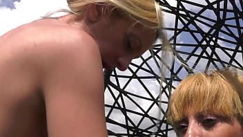 Wanita Matang Prancis Dan Arab, Penjolok Putih Dan Hitam Bagian 1