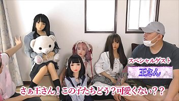 Tiba-tiba Perlihatkan Boneka Seks Buatan China Ke Orang China, Reaksi Mereka Bikin Gregetan!
