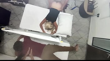 Pijat Pasangan Terekam Saat Istri Cantik Dihajar Masase Di Samping Suami Yang Dikibulin Ntr Jav