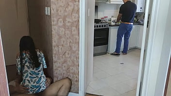 Istri Nakal Yang Tergila-gila Pada Kontol Besar Keponakan, Sampai Rela Dientot Di Samping Suami Yang Lagi Masak