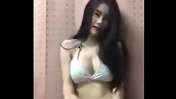 Tante Asia Goyang Hot Dan Menggoda Di Live Streaming Facebook