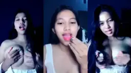 Menggoyang Goyang Panas, Remas Payudaranya Hingga Erang Erang