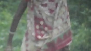 Wanita Desi Yang Mengeluarkan Air Seni Dengan Sensual
