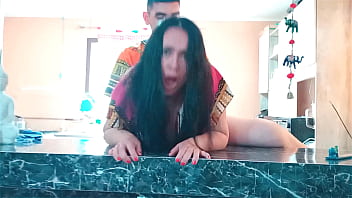 Induk Tiri India Menggoda Anak Tirinya Di Dapur Hingga Mereka Bercinta