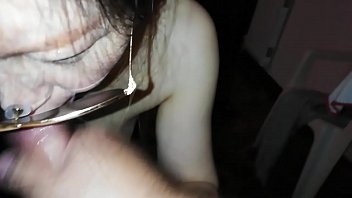 Pelacur Cina Direkam Saat Menghisap Dan Menelan Sperma