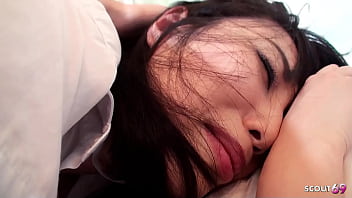 Gadis Jepang Montok Dada Besar Menggoyang Untuk Audisi Film Porno Pertama Tanpa Sensor, Dihajar Pria Tua Sampai Keluar Di Dalam