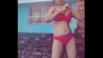 Gadis India Yang Menggoda Dengan Lekuk Tubuh Mempesona