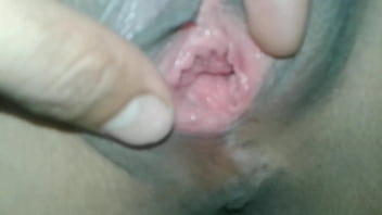 Merasakan Kenikmatan Goyangan Memek Perawan Thailand Yang Menggoda