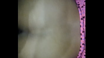 Gadis Oriental Menggoyang Pinggulnya Dengan Goyangan Yang Menggoda