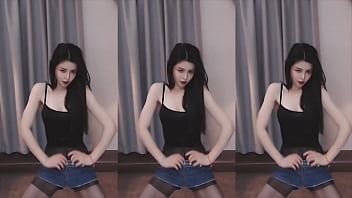 Cô Gái Trung Quốc Uốn éo Quyến Rũ Trên Tàu