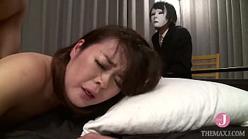 Pertunjukan Mesum Yoko Yang Menggairahkan, Diperkosa Di Depan Suami Yang Tak Berdaya