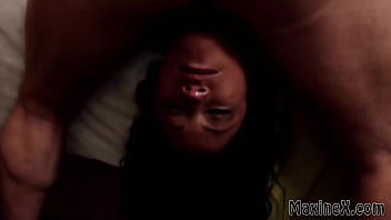 Istri Asia Montok Maxine X Paksa Suami Saksikan Dia Mengocok Kontol Lain!