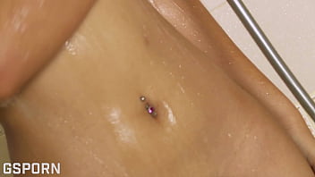 Gadis Thailand Asia Yang Seksi Masturbasi Lalu Mandi Sambil Membasahi Memek Berbulunya