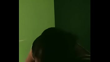 Tante Desi Mengulum Batangku Bagian 1