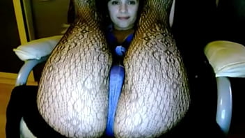 Gadis Seksi Masturbasi Panas Di Depan Kamera Live