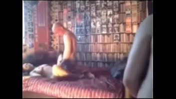 Pasangan Mesum Bercumbu Di Depan Webcam