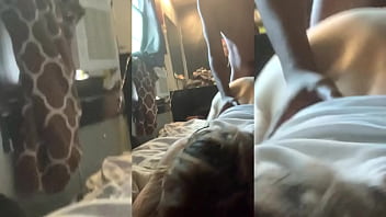 Bulan Sejarah Kulit Hitam: Gadis Emo Putih Mengerang Liar Untuk Dukung Black Lives Matter
