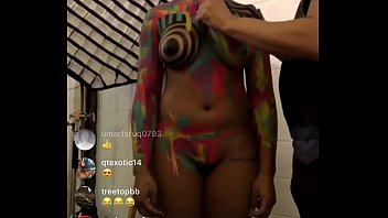 Tetesan Puting Susu Yang Menggoda Saat Live Instagram