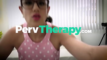 Karlee Grey Menelan Penuh Batang Besar Saudara Tirinya